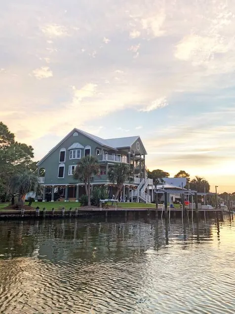 Chateau on Colony Cove - Image 1
