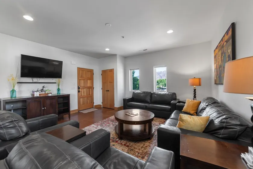 57 Robber's Roost - Image 1