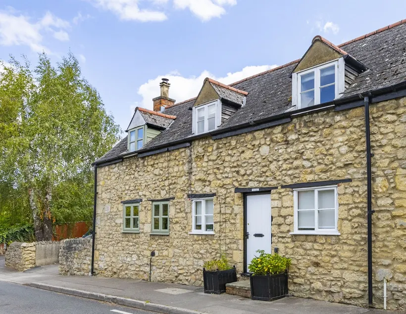 Bushnells Cottage - Image 1