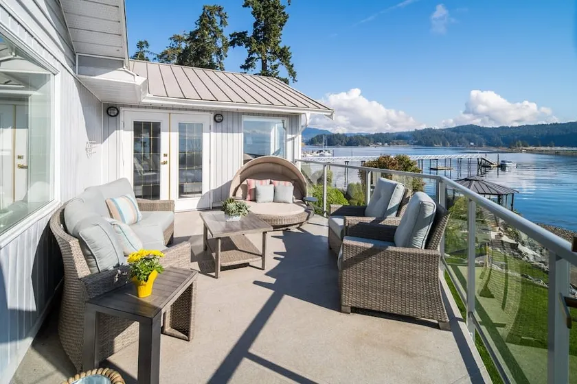 Beachfront, Hot Tub, King Beds. - Image 1
