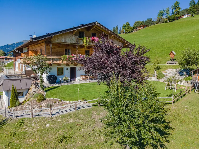 Tyrolean apartment with ski lift nearby - Image 1