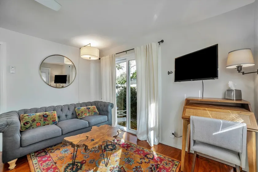 1 Bedroom Garden Apmt, Smart TV/AC, 85 Walk Score - Image 1