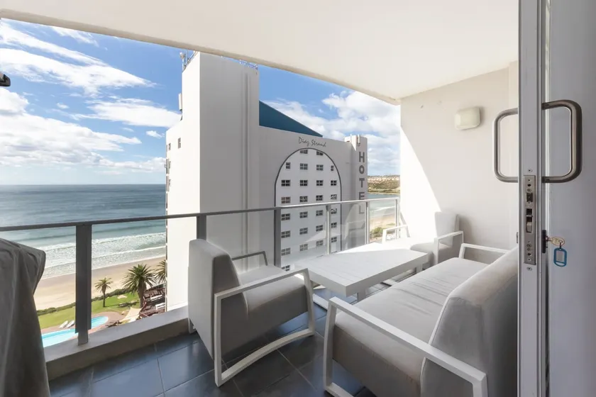 Beach Club Self Catering Apartments - Image 1