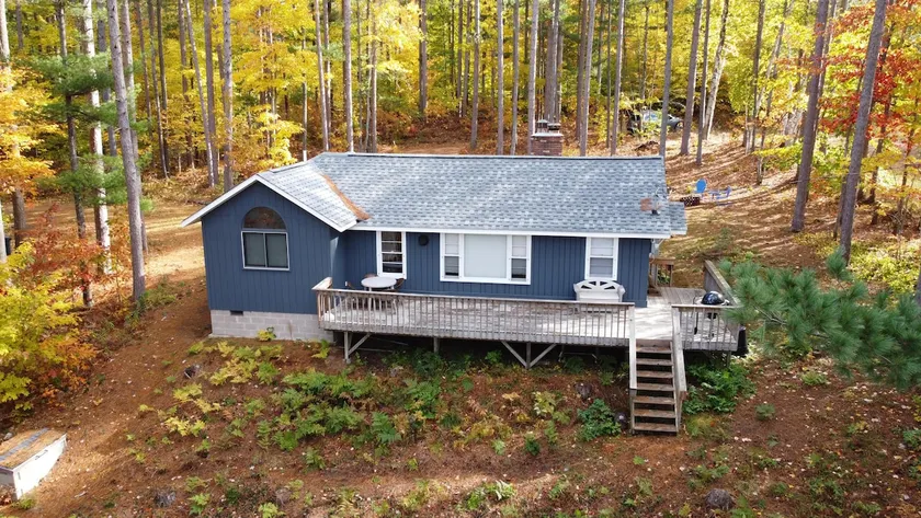 Lost on the Lake-Cozy Cottage with a Lakeview - Image 1