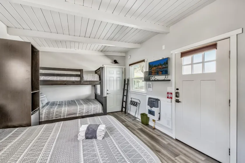 WWM 10 · Cozy Family Room in Historic Sierra Motel - Image 1