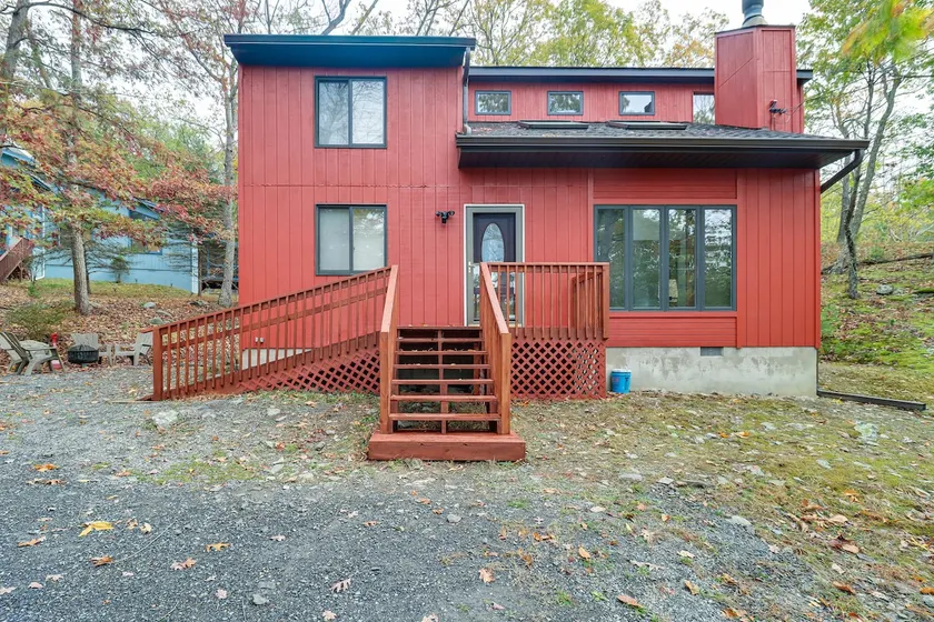 Fire Pit & Gas Grill: Charming Poconos Abode! - Image 1