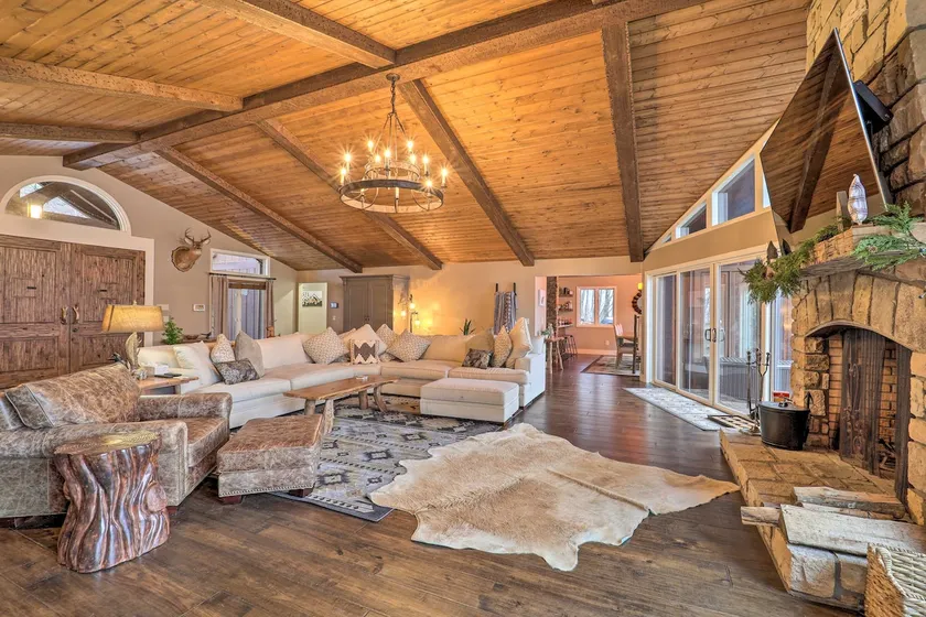 2 Mi to Slopes: Luxe Beech Mtn Cabin w/ Hot Tub - Image 1