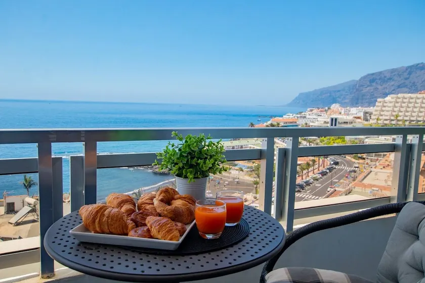Ocean Breeze Apt by Dream Homes Tenerife - Image 1
