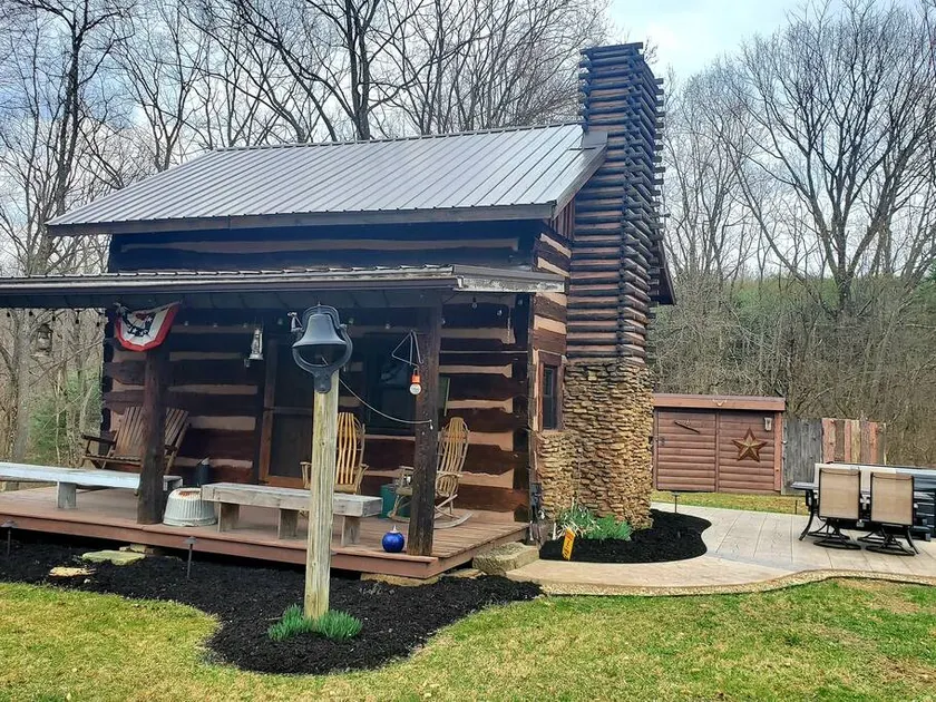 Renovated 1800s Pioneer Cottage - Image 1
