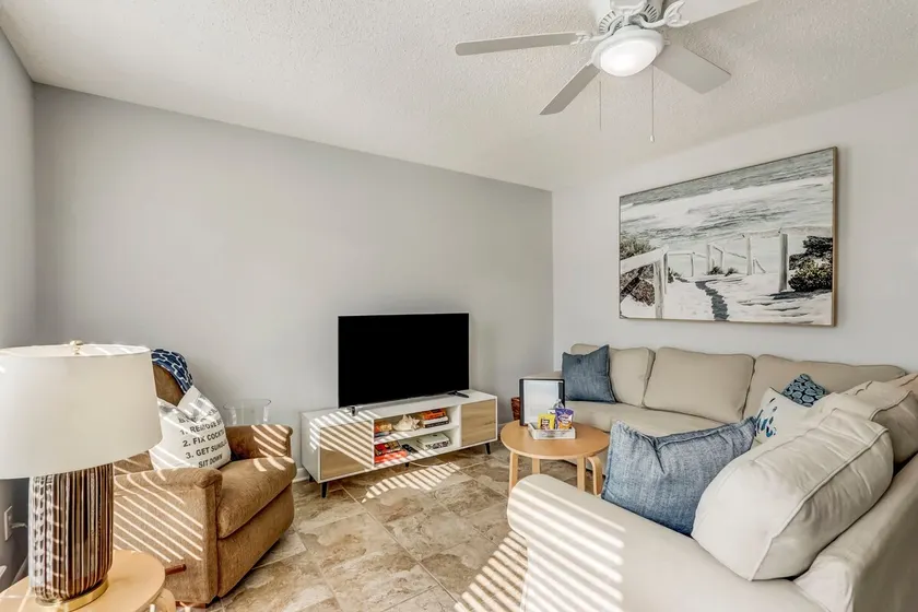 Sunny Daze - Hosted by Moore AI Rentals - Image 1