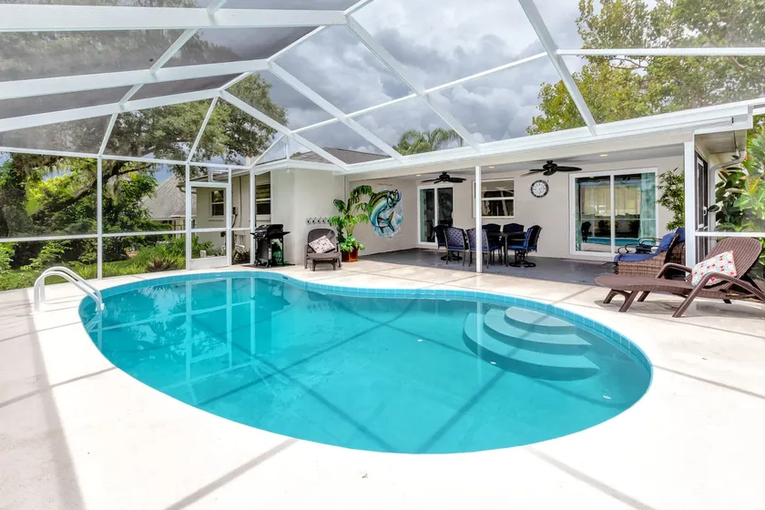 Tarpon House Private Heated Pool, 5 min to Beach - Image 1