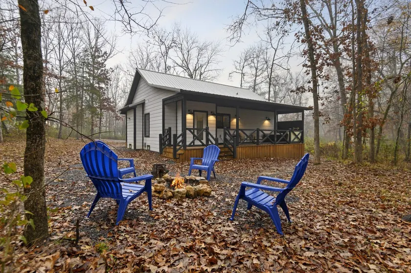 Farmhouse Retreat Cabin - Image 1