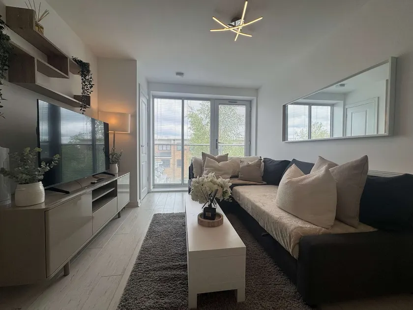 Mycorporateflat Luxury 2 bedroom, 1 bath apartment - Image 1