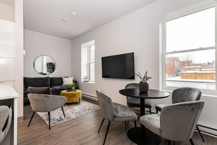 Stylish & Fun 1 Bedroom Apartment in Le Plateau by Den Stays - Image 1