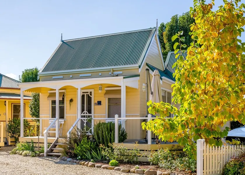 Autumn Beauty - Country Cottage 7 - Image 1