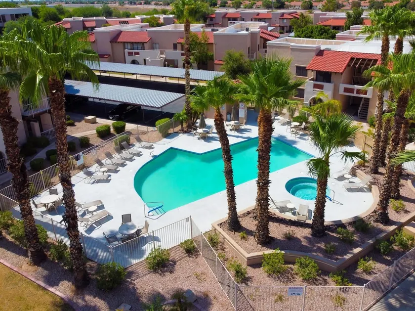 Condo with Heated Pool, Hot Tub, Near Walking Paths - Image 1
