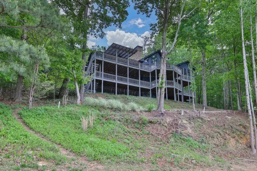 5-Star 5/4 House on Golf Course - Image 1