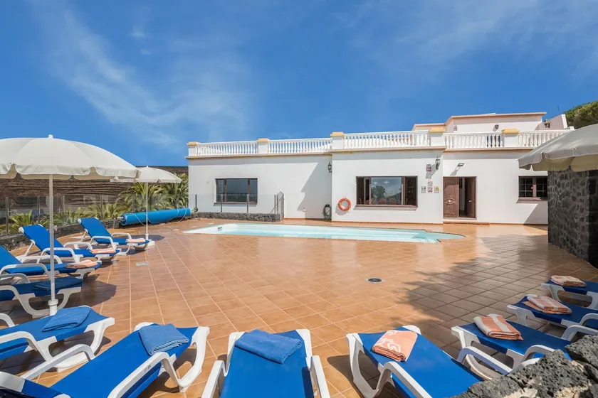 Ferienhaus 'Finca Bellavista' mit Meerblick, Pool, Garten und Terrassen - Image 1