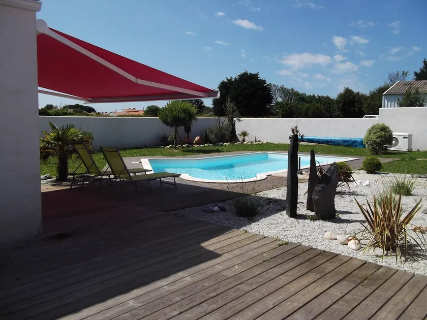 Villa Oyala avec piscine, spacieuse et de qualité - Image 1