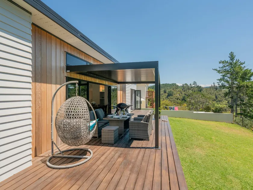 Treetop Bach - Whangamata Holiday Home - Image 1