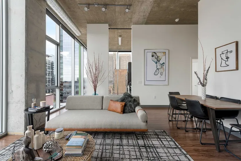 Top Floor Views + Central Comfort - Image 1