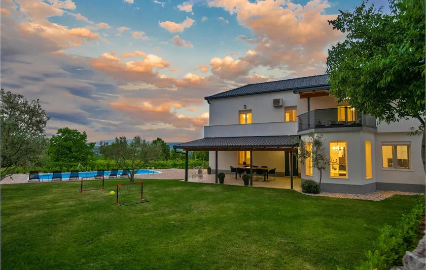 Stunning Home In Zmijavci - Image 1