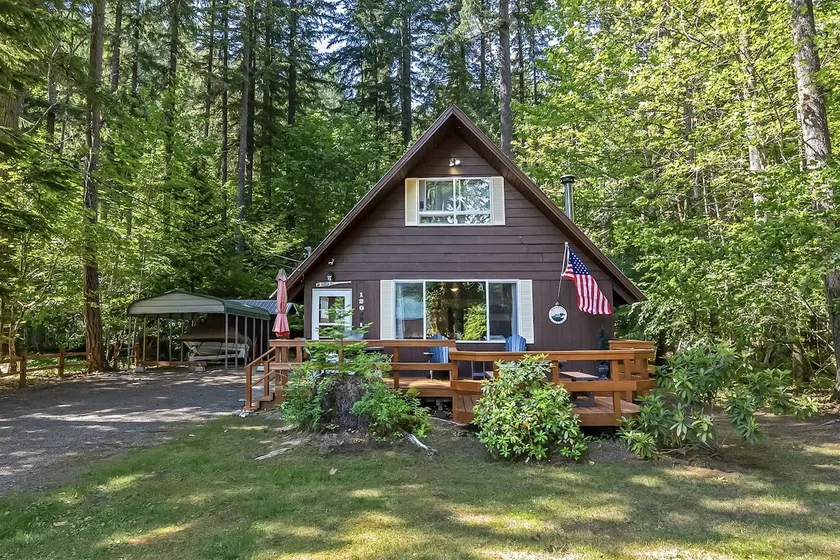 Elk Country Cabin | Wood Stove, BBQ, EV Charger - Image 1