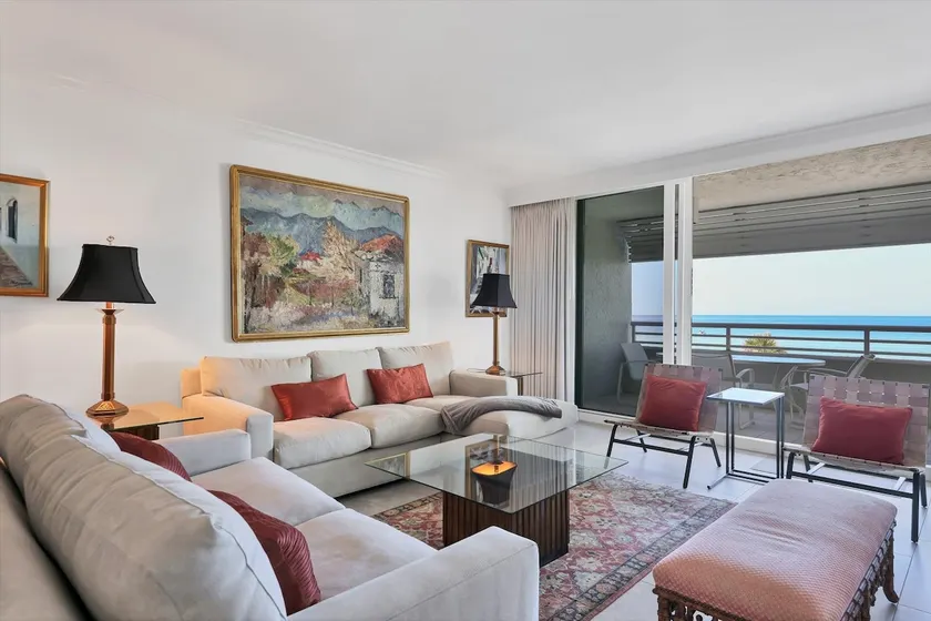 Luxury 2 bedroom Beachfront Condo by FVC - Image 1
