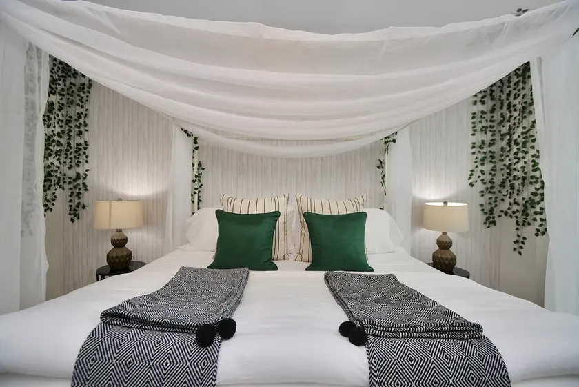 Jungle Theme + 10 Min To Downtwn + Gated Community - Image 1