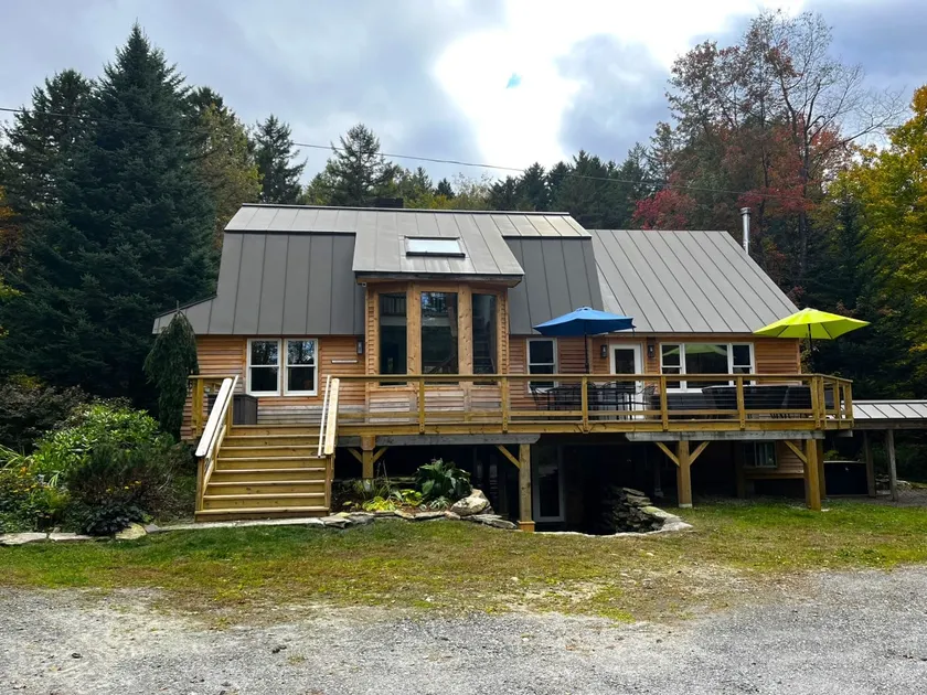 Chalet- Stream, A/C, Hot Tub, min to Lake and Ski - Image 1