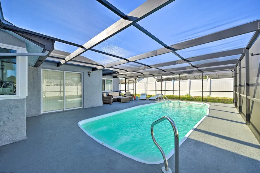 Port Richey Getaway w/ Lanai, Pool & Grill! - Image 1