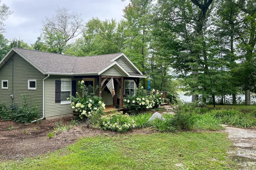 Fish, Hike & Hunt: Lakeside Newaygo Cottage - Image 1
