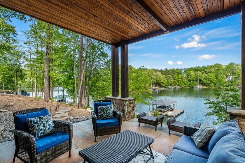 Hideaway Cove on Lake Keowee - Image 1