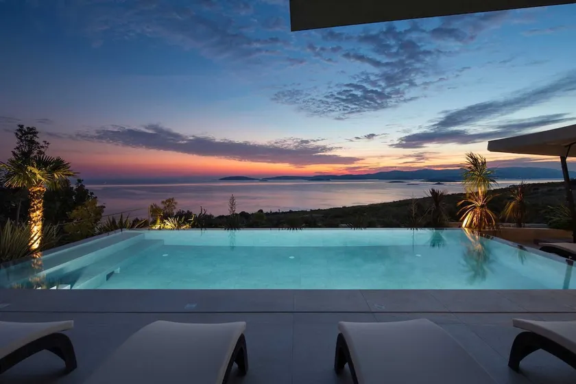 Luxusvilla Bevel mit Pool - Image 1