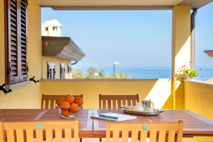 House with a view of the sea and mountains - Image 1