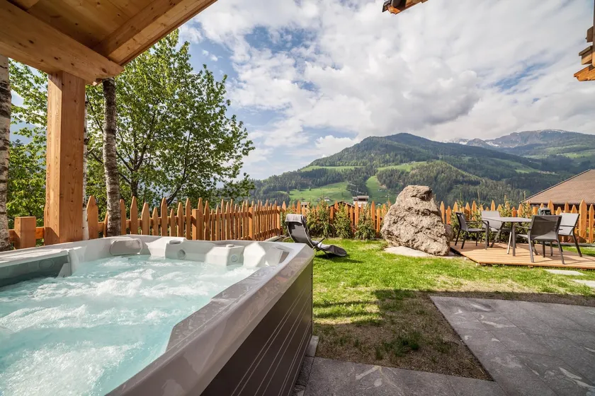 Chalet 'Heidi und Peter' with Mountain View, Sauna, Jacuzzi, Garden & Wi-Fi - Image 1