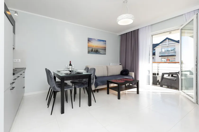 North 18B | Apartment | Home Office | Balcony - Image 1