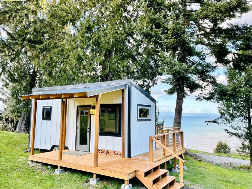 Moonlight Ridge Picturesque Tiny Home with a Milli - Image 1