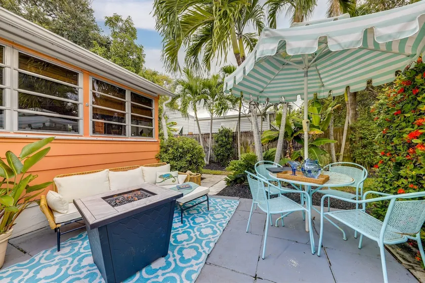 Historic Cottage: Hot Tub & Fully Fenced Backyard - Image 1