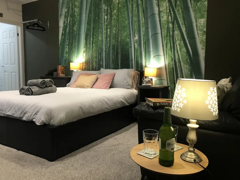 Contemporary 1 bed studio for comfy stay in Wigan - Image 1