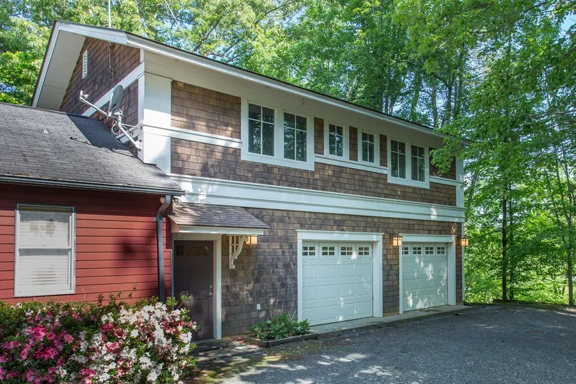 Dog Friendly Cape Cod Loft Near Wineries - Image 1