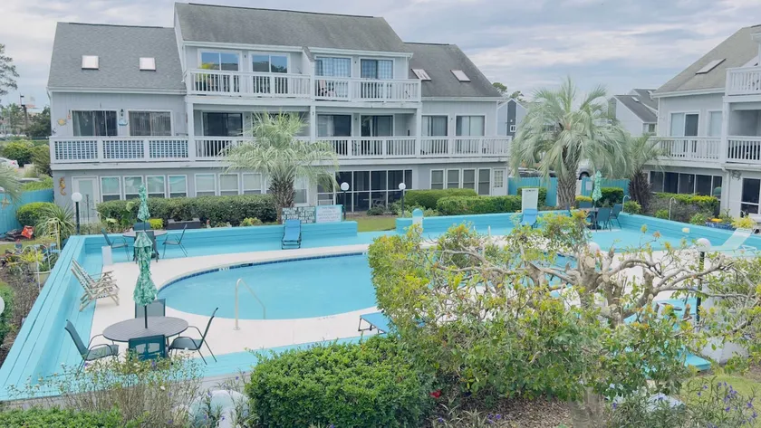 Lovely 2 bedroom condo with pool J3 - Image 1