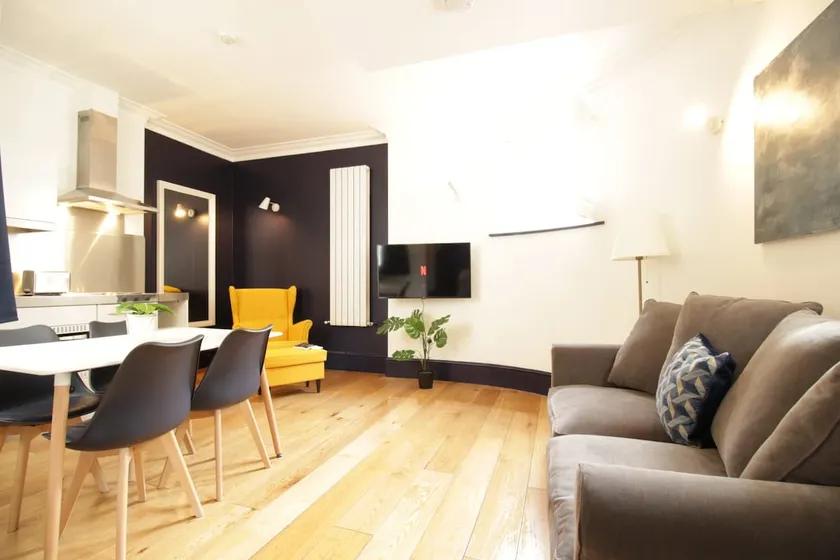 S4 - Comfy Loft Apartment 10 Mins to Oxford Street - Image 1