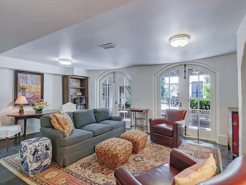 Romantic Garden Apartment on Chatham Square - Image 1