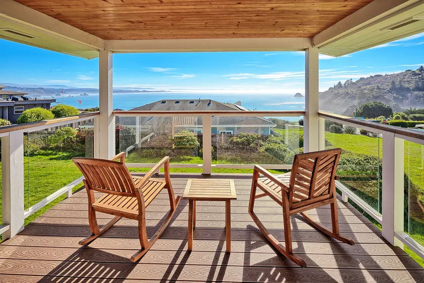 🌊Ocean View Village Condo with Outdoor Sauna, Trails to Fun Beaches & Covered Deck🩴 - Image 1