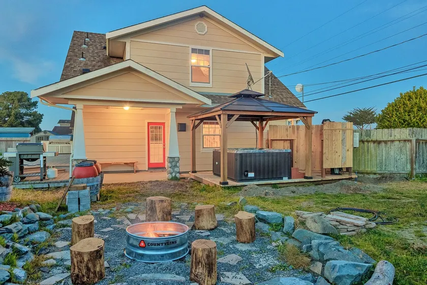🩴🌲Fairhaven Retreat: Enjoy serenity and ocean breeze at this family friendly coastal home! - Image 1