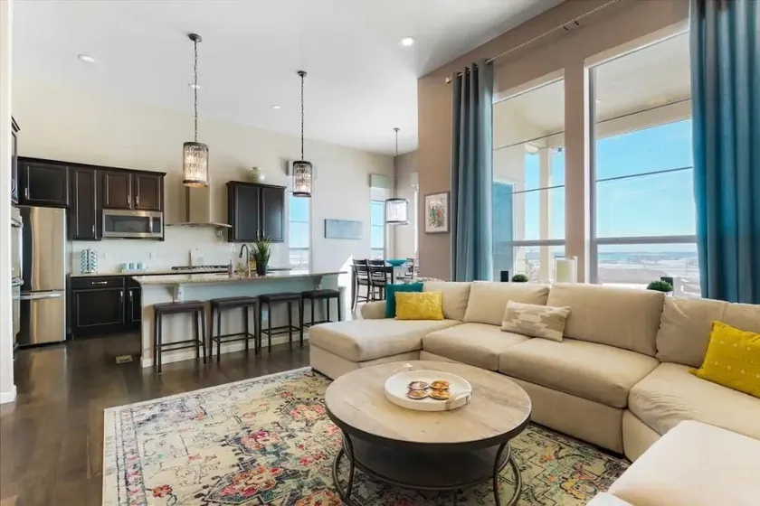 Welcome CU Graduation Families|Sleeps 10|Gather - Image 1