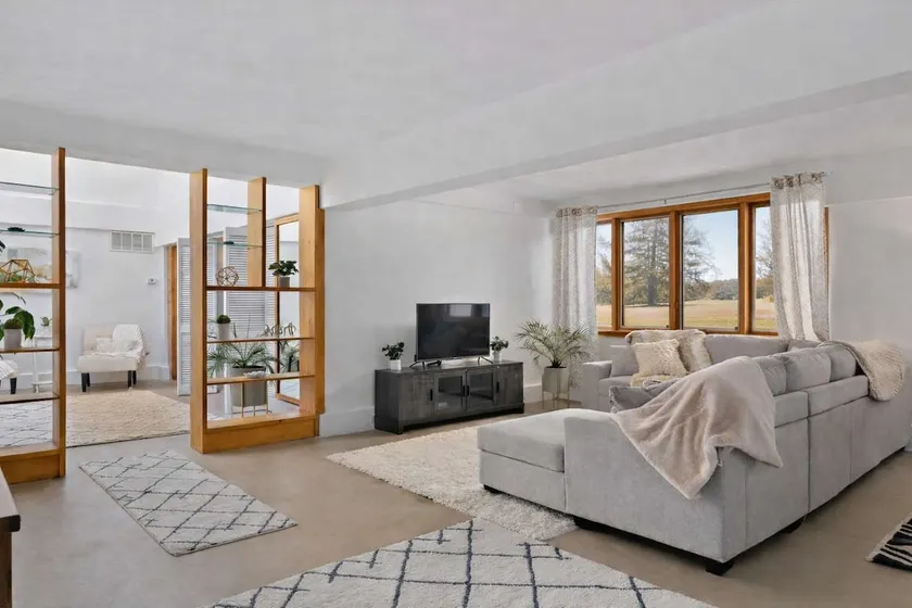 White Stone House: Pet-Friendly Home on 10 acres! - Image 1