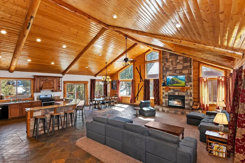 Serenity Now Lodge by Destination Big Bear: Luxury Log Home in Castle Glen Estates! Hot Tub! Pool Table! Ping Pong! - Image 1