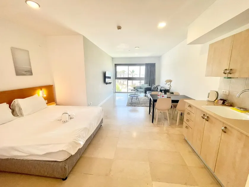 Great big studio apartment at hotel apartments - Image 1